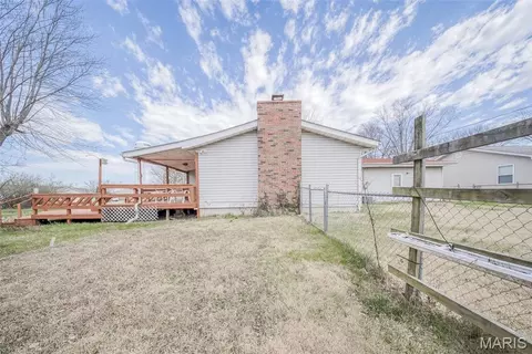 Exterior - 402 Locust St, Cuba, MO 65453 photo 7 of 10