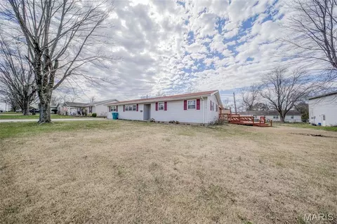 Exterior - 402 Locust St, Cuba, MO 65453 photo 1 of 10