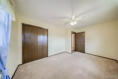 Bedroom - 402 Locust St, Cuba, MO 65453 photo 5 of 7