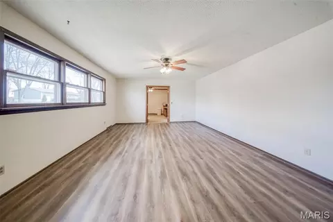 Living - 402 Locust St, Cuba, MO 65453 photo 1 of 8