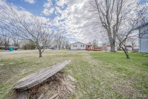 Exterior - 402 Locust St, Cuba, MO 65453 photo 9 of 10