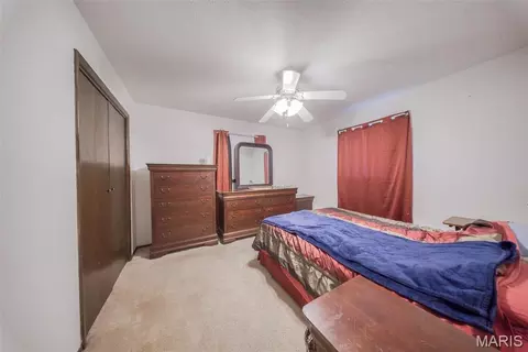 Bedroom - 402 Locust St, Cuba, MO 65453 photo 6 of 7