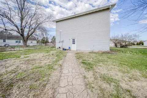 Exterior - 402 Locust St, Cuba, MO 65453 photo 5 of 10