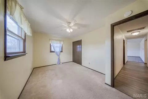 Bedroom - 402 Locust St, Cuba, MO 65453 photo 4 of 7