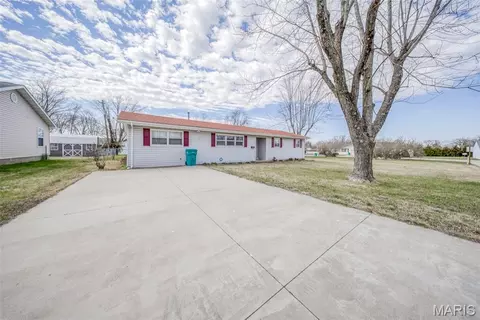 Exterior - 402 Locust St, Cuba, MO 65453 photo 2 of 10
