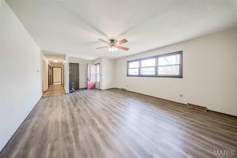 Living - 402 Locust St, Cuba, MO 65453 photo 2 of 8