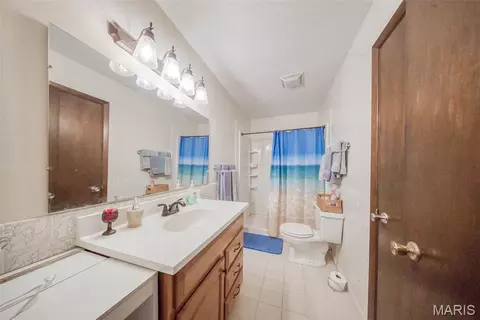 Bath - 402 Locust St, Cuba, MO 65453 photo 1 of 4