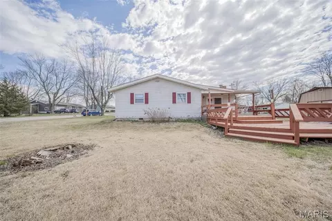 Exterior - 402 Locust St, Cuba, MO 65453 photo 4 of 10