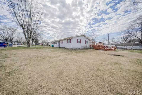 Exterior - 402 Locust St, Cuba, MO 65453 photo 3 of 10