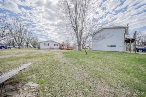 Exterior - 402 Locust St, Cuba, MO 65453 photo 8 of 10