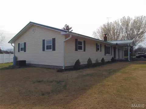 1100 Sharp Rock, Ava, IL 62907 photo 2
