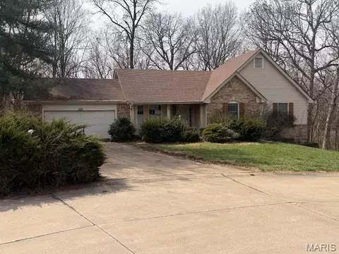 12 Scarlet Oak Ct, Lake Saint Louis, MO 63367