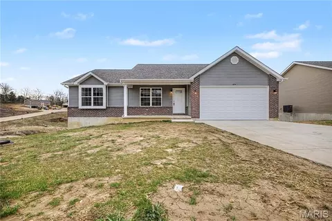 614 T Box Dr, Saint Clair, MO 63077