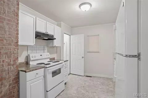 Entry Way - 449 S Dade Ave, Saint Louis, MO 63135 photo 2 of 4