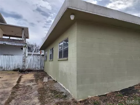Exterior - 700 S Main St, Fredericktown, MO 63645 photo 4 of 6