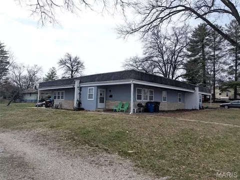 726 Eastern Ave, Greenville, IL 62246