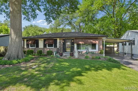 705 S Lafayette St, Florissant, MO 63031