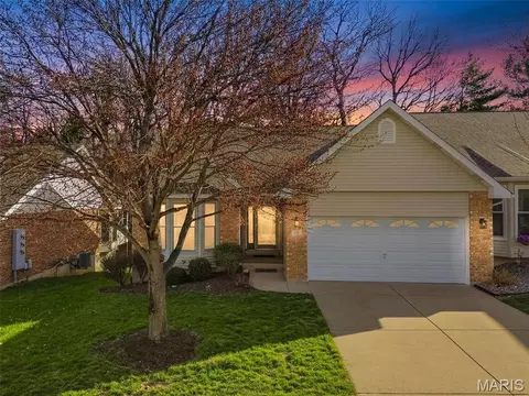 24 Summit Pointe Ct #4A, Saint Charles, MO 63301