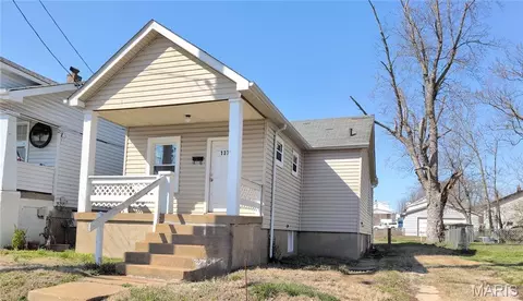 137 W Arlee Ave, Saint Louis, MO 63125