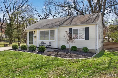 303 Corona Ct, Saint Louis, MO 63119