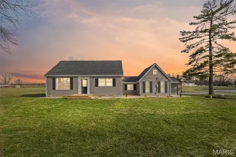 2049 Park Rd, Belleville, IL 62220
