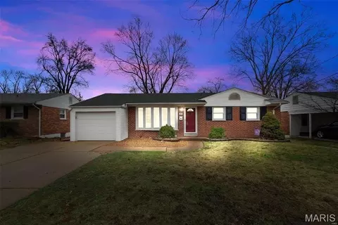265 W Saint Anthony Ln, Florissant, MO 63031