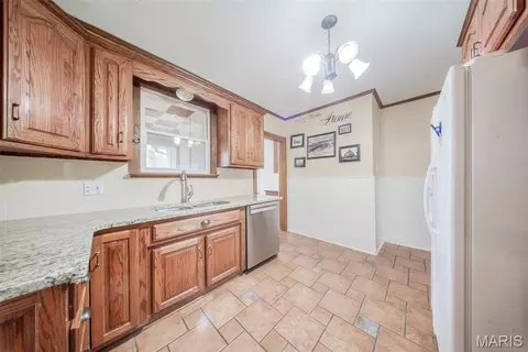 Kitchen - 1601 E State Route 72, Rolla, MO 65401 photo 9 of 10