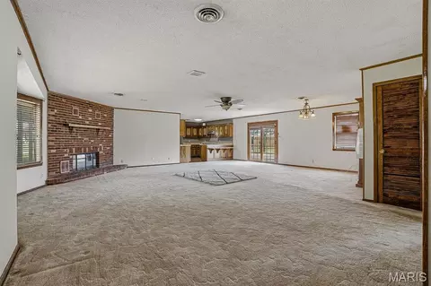 Living - 104 S Everett St, Kennett, MO 63857 photo 5 of 10
