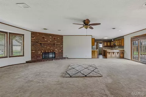 Living - 104 S Everett St, Kennett, MO 63857 photo 6 of 10