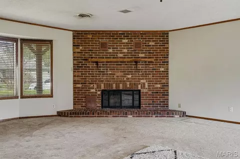 Living - 104 S Everett St, Kennett, MO 63857 photo 8 of 10