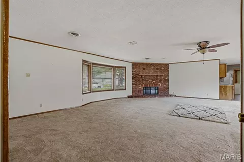 Living - 104 S Everett St, Kennett, MO 63857 photo 4 of 10