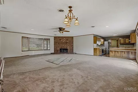 Living - 104 S Everett St, Kennett, MO 63857 photo 7 of 10