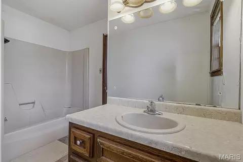 Bath - 104 S Everett St, Kennett, MO 63857 photo 3 of 4