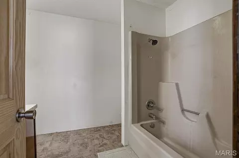 Bath - 104 S Everett St, Kennett, MO 63857 photo 1 of 4