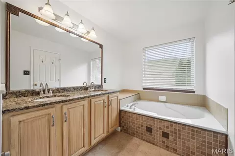 Bath - 710 Longfellow Cir, O'fallon, MO 63366 photo 3 of 3