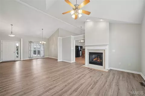 Living - 710 Longfellow Cir, O'fallon, MO 63366 photo 2 of 3