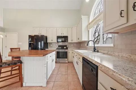 Kitchen - 710 Longfellow Cir, O'fallon, MO 63366 photo 3 of 3