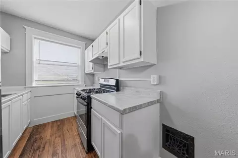 Kitchen - 4643 Evans Ave, Saint Louis, MO 63113 photo 7 of 9