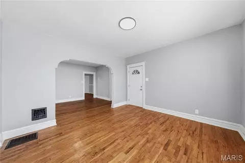 Living - 4643 Evans Ave, Saint Louis, MO 63113 photo 15 of 25