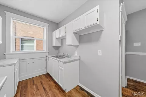 Entry Way - 4643 Evans Ave, Saint Louis, MO 63113 photo 16 of 20