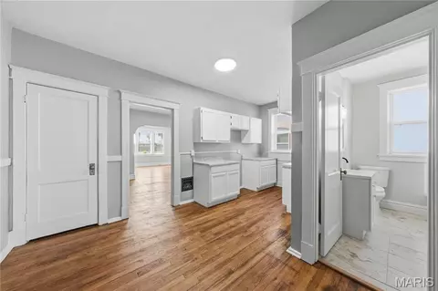 Entry Way - 4643 Evans Ave, Saint Louis, MO 63113 photo 14 of 20