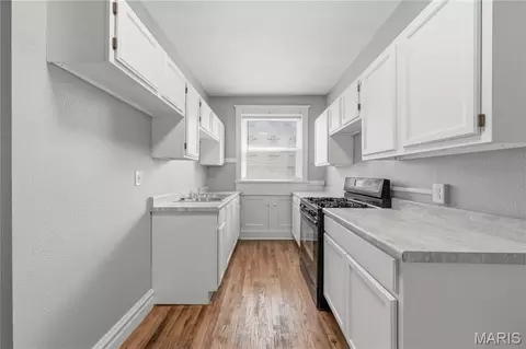 Kitchen - 4643 Evans Ave, Saint Louis, MO 63113 photo 2 of 9