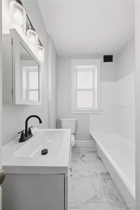 Bath - 4643 Evans Ave, Saint Louis, MO 63113 photo 3 of 4