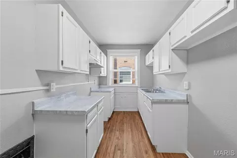 Kitchen - 4643 Evans Ave, Saint Louis, MO 63113 photo 5 of 9