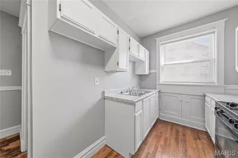 Entry Way - 4643 Evans Ave, Saint Louis, MO 63113 photo 6 of 20