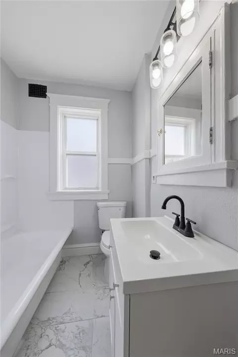 Bath - 4643 Evans Ave, Saint Louis, MO 63113 photo 4 of 4