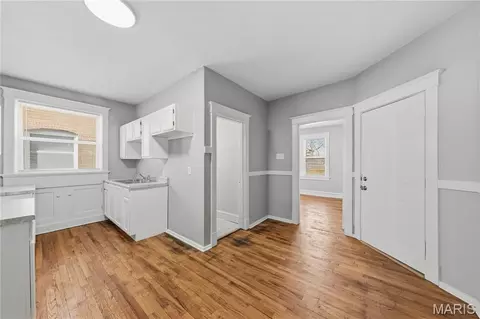 Entry Way - 4643 Evans Ave, Saint Louis, MO 63113 photo 13 of 20