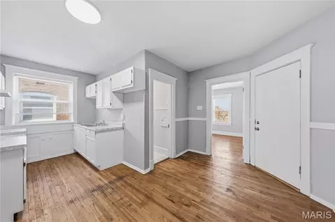 Entry Way - 4643 Evans Ave, Saint Louis, MO 63113 photo 8 of 20
