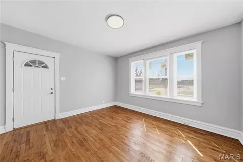 Living - 4643 Evans Ave, Saint Louis, MO 63113 photo 16 of 25