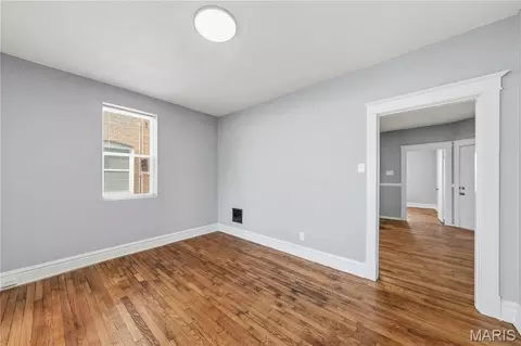 Living - 4643 Evans Ave, Saint Louis, MO 63113 photo 19 of 25
